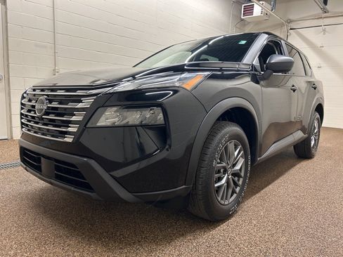 Used 2024 Nissan Rogue S image 5