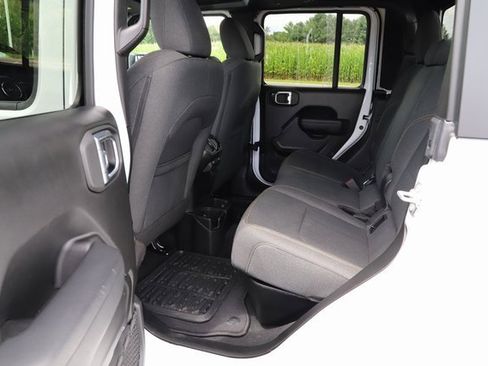 Used 2024 Jeep Gladiator Sport image 17