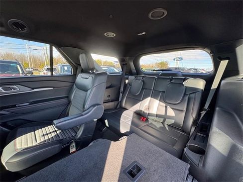 Used 2025 Ford Explorer ST-Line image 13
