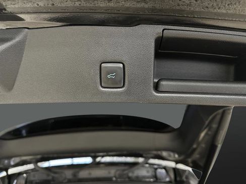 Used 2020 Ford Escape SE Sport image 16