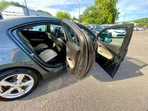 Used 2011 Chevrolet Volt Premium w/ Premium Trim Package FWD image 10