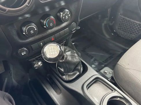 Used 2018 Jeep Wrangler Unlimited Sport AWD/4WD image 21