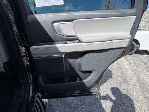 Used 2025 Ford Expedition Active image 29