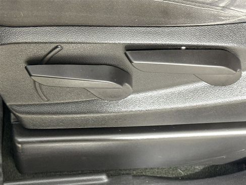 Used 2018 Chevrolet Silverado 1500 LT image 20