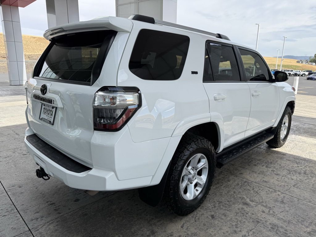 Used 2020 Toyota 4Runner SR5 Premium w/ Moonroof Package AWD/4WD image 10