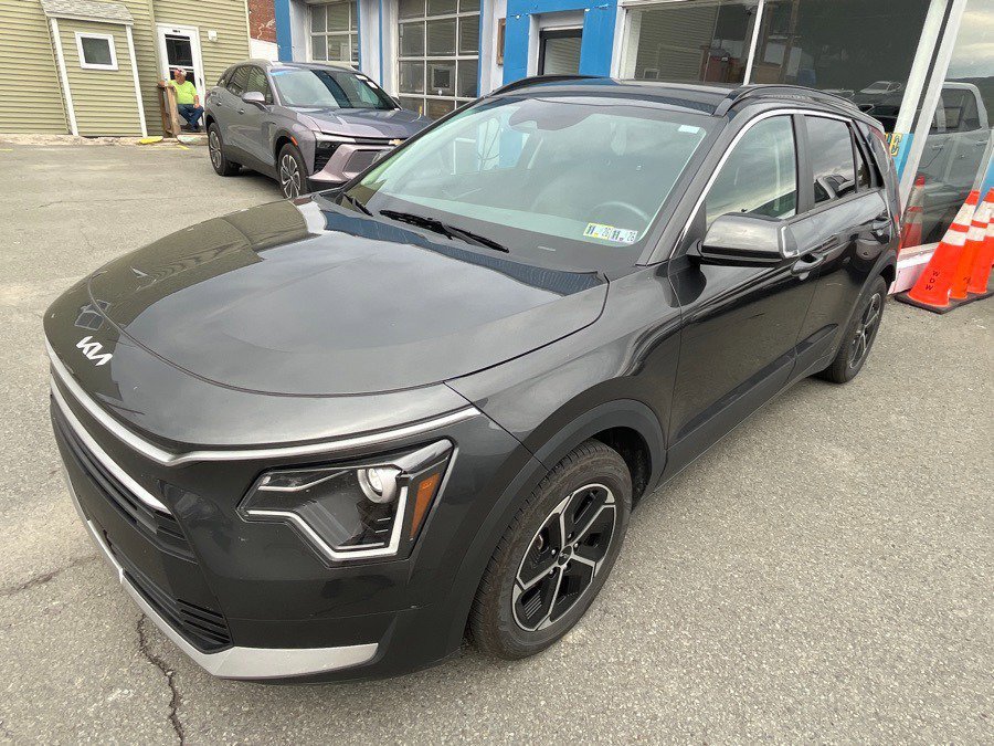 Used 2023 Kia Niro EX FWD image 3