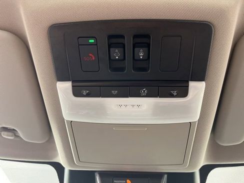 Used 2025 Nissan Rogue SV w/ SV Premium Package FWD image 35