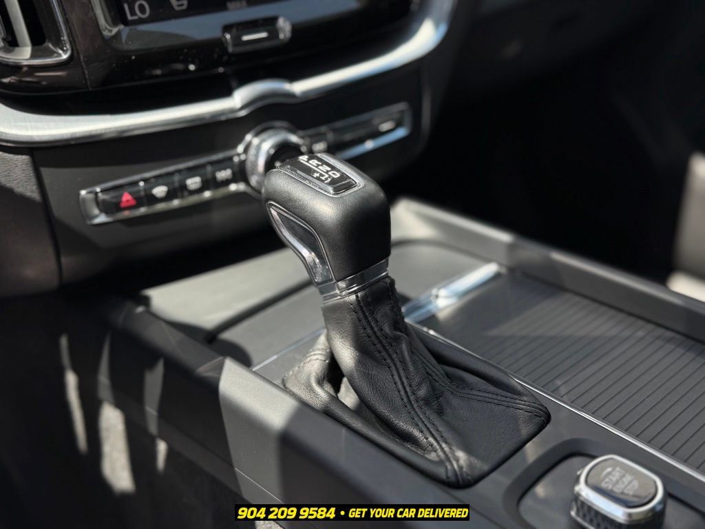Used 2018 Volvo XC60 T6 Momentum w/ Vision Package AWD/4WD image 19