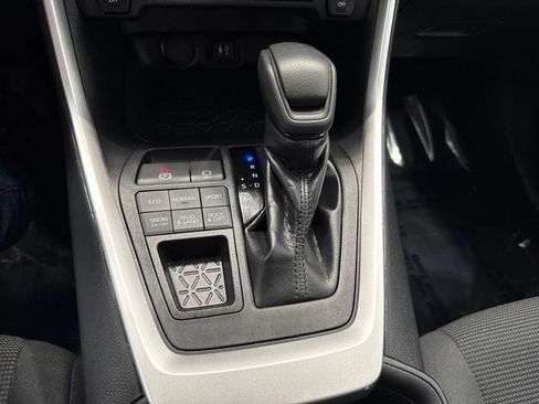 Used 2019 Toyota RAV4 LE w/ Carpet Mat Package AWD/4WD image 30