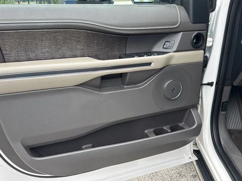 Used 2018 Ford Expedition Limited w/ Equipment Group 302A AWD/4WD image 23