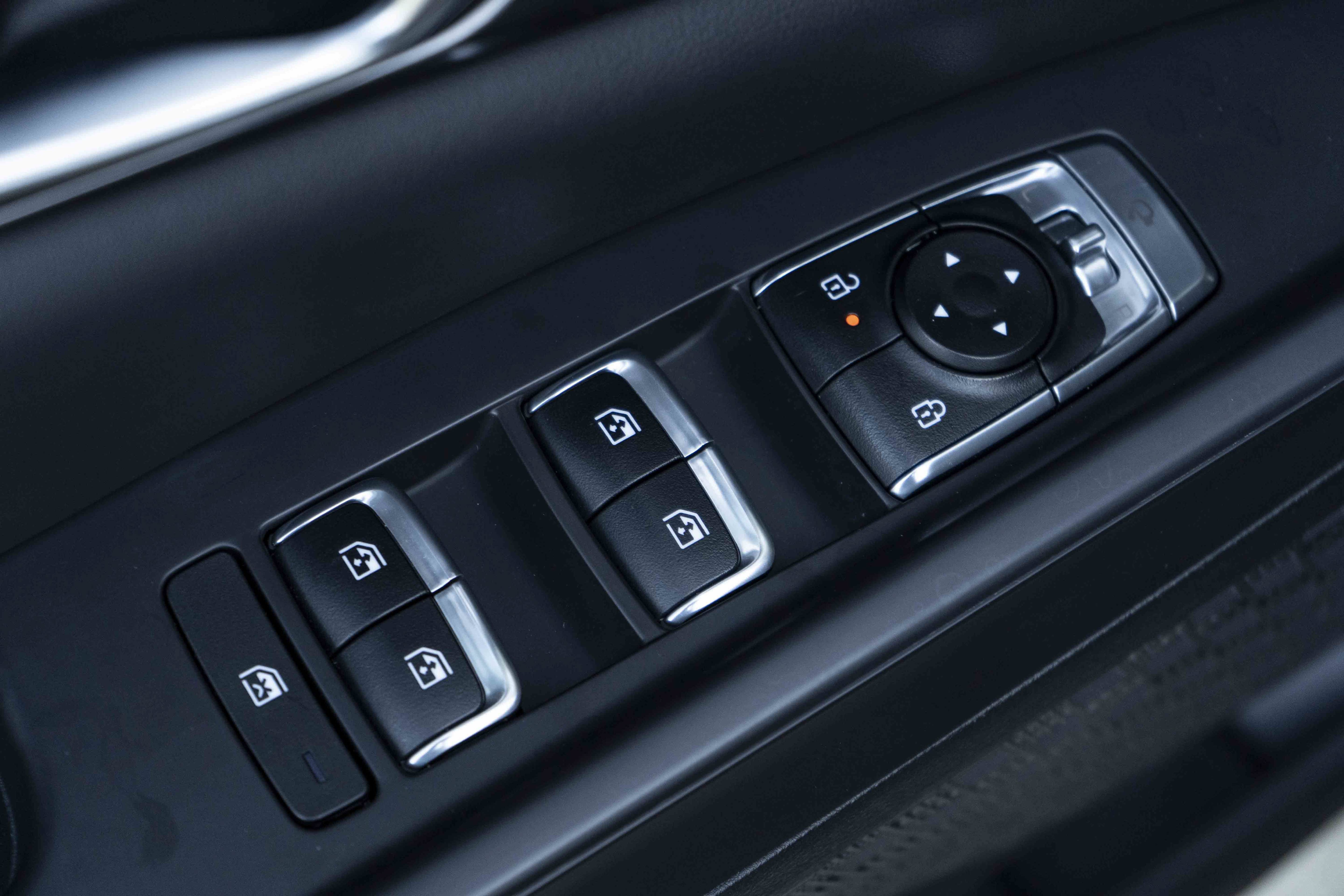 Used 2026 Kia Carnival SX w/ SX Dark Edition Package FWD image 38