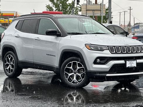Used 2025 Jeep Compass Limited AWD/4WD image 2