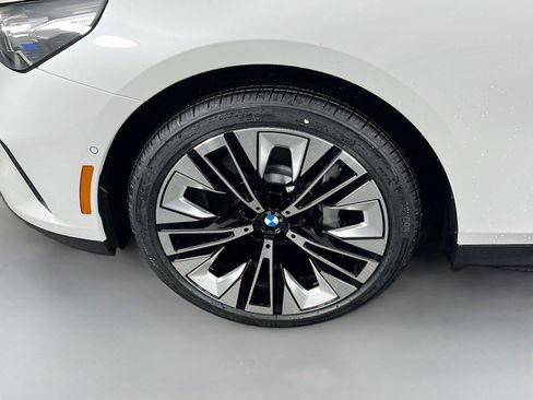 Used 2026 BMW 530i xDrive AWD/4WD image 30