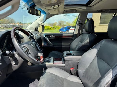 Used 2016 Lexus GX 460 w/ Premium Package AWD/4WD image 21