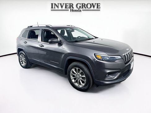 Used 2019 Jeep Cherokee Latitude Plus w/ Cold Weather Group AWD/4WD image 3
