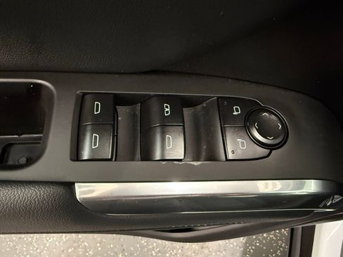 Used 2025 Chevrolet Traverse LT w/ Driver Confidence Package image 10