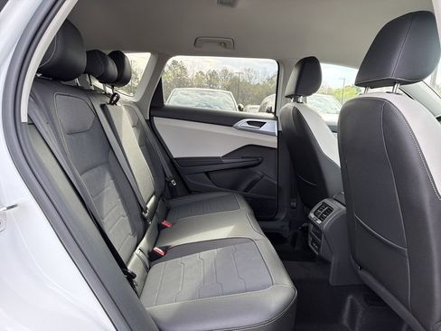 New 2026 Volkswagen Taos SE FWD image 16