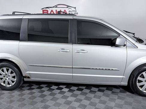 Used 2012 Chrysler Town & Country Touring w/ Entertainment Group #1 FWD image 6