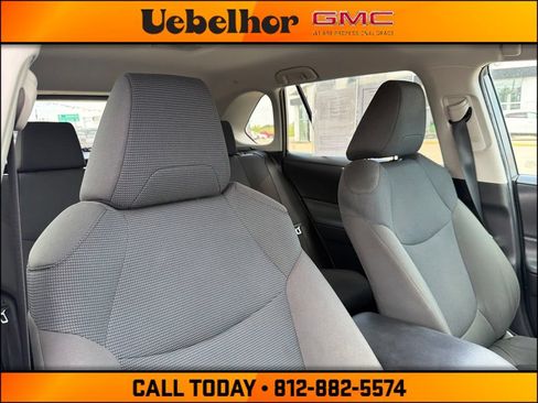 Used 2022 Toyota RAV4 LE AWD/4WD image 4