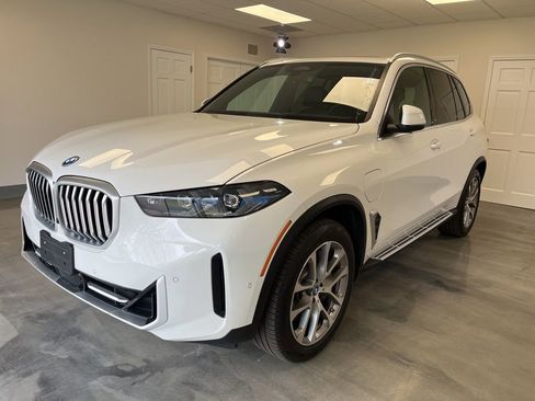 Used 2025 BMW X5 xDrive50e image 4