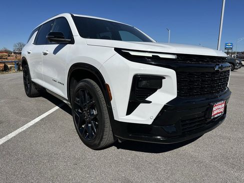 Used 2024 Chevrolet Traverse RS image 4