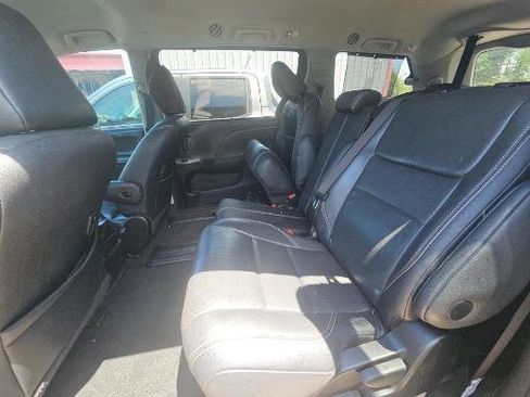 Used 2017 Toyota Sienna SE FWD image 11