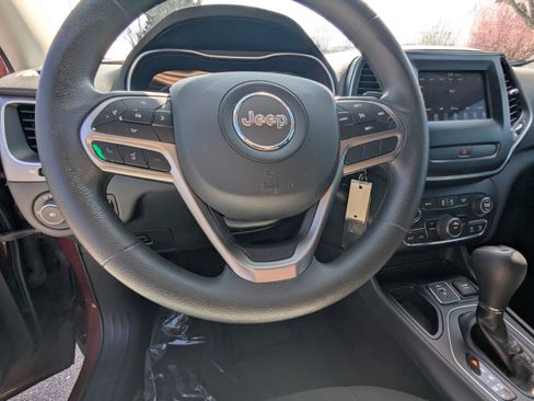 Used 2019 Jeep Cherokee Latitude w/ Popular Appearance Group image 18