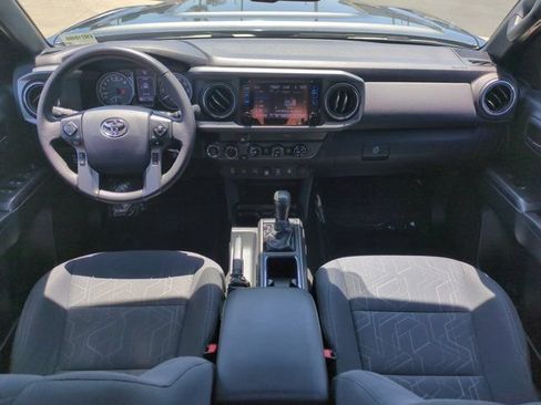 Used 2019 Toyota Tacoma TRD Sport w/ Technology Package AWD/4WD image 28