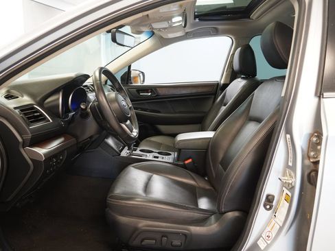 Used 2018 Subaru Outback 3.6R Limited AWD/4WD image 6