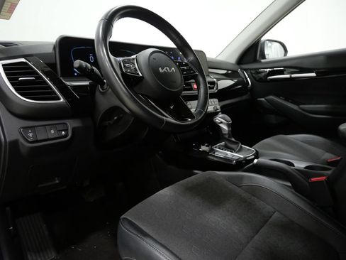 Used 2025 Kia Seltos S FWD image 10