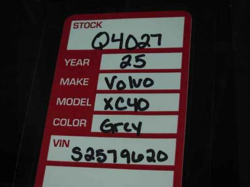 Certified 2025 Volvo XC40 B5 Plus image 37