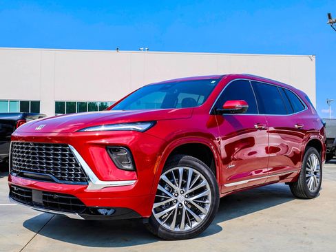 Used 2025 Buick Enclave Avenir w/ Trailering Package, 5000 lbs. FWD image 1