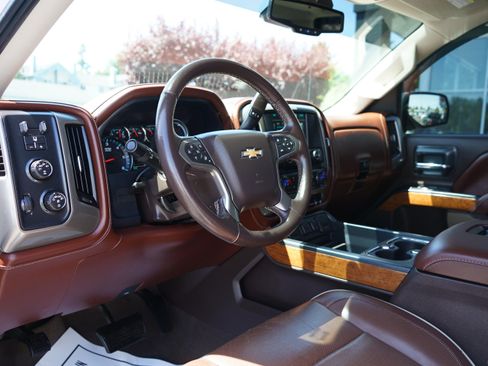Used 2016 Chevrolet Silverado 1500 High Country w/ High Country Premium Package AWD/4WD image 14