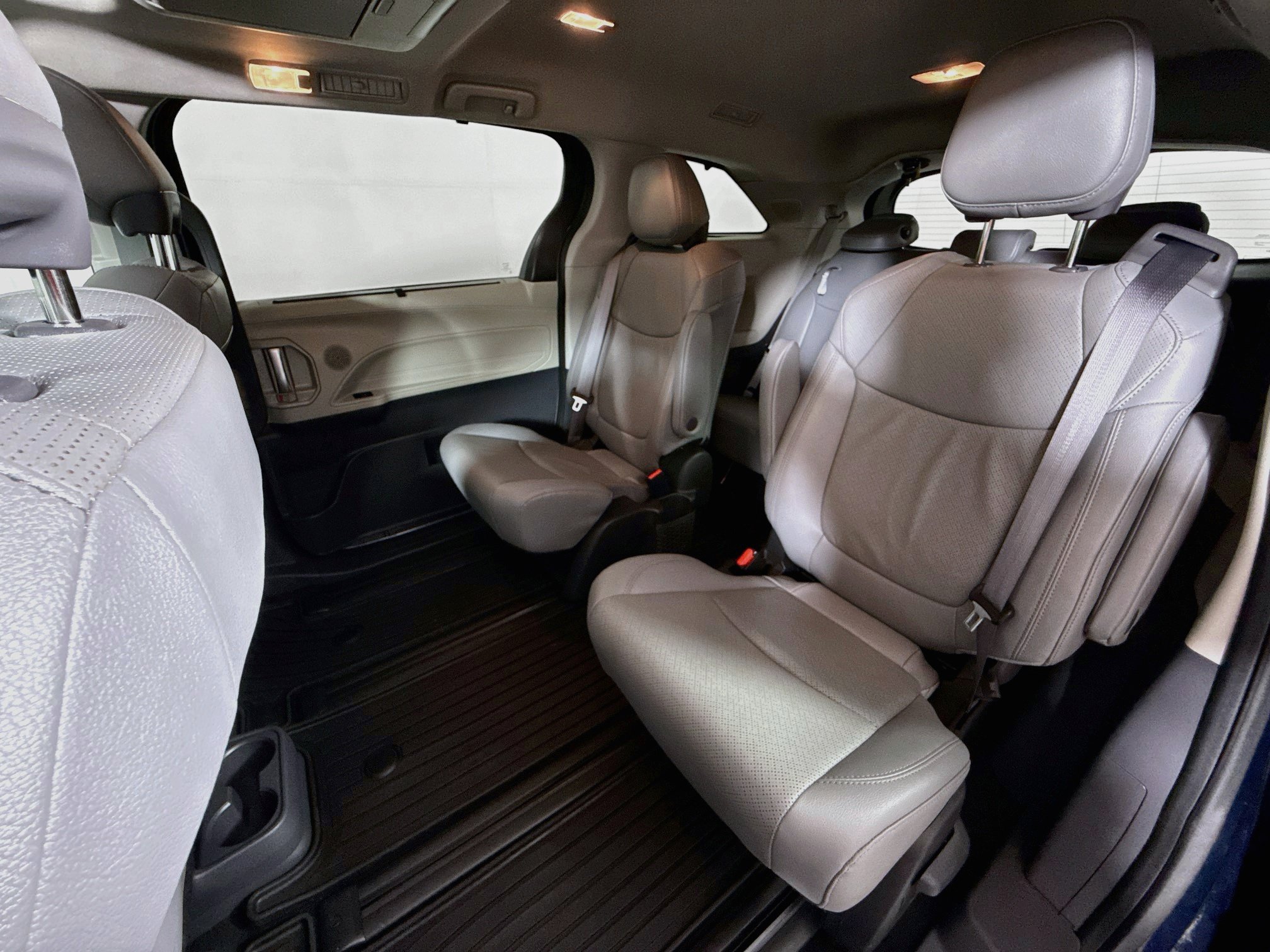 Certified 2024 Toyota Sienna Limited AWD/4WD image 23