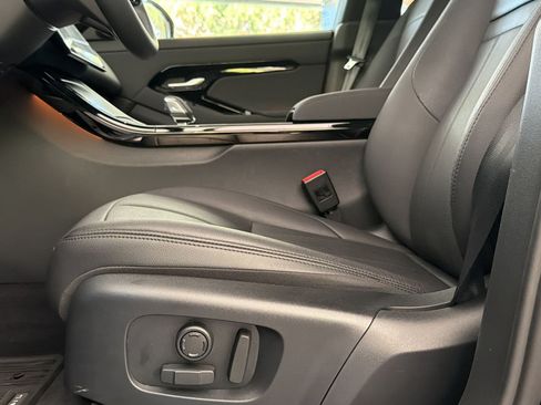 Used 2026 Land Rover Range Rover Evoque Dynamic SE AWD/4WD image 14