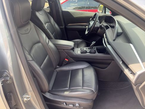 Used 2025 Cadillac XT4 Premium Luxury FWD image 6