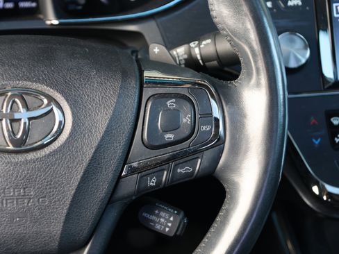 Used 2017 Toyota Avalon Limited image 21