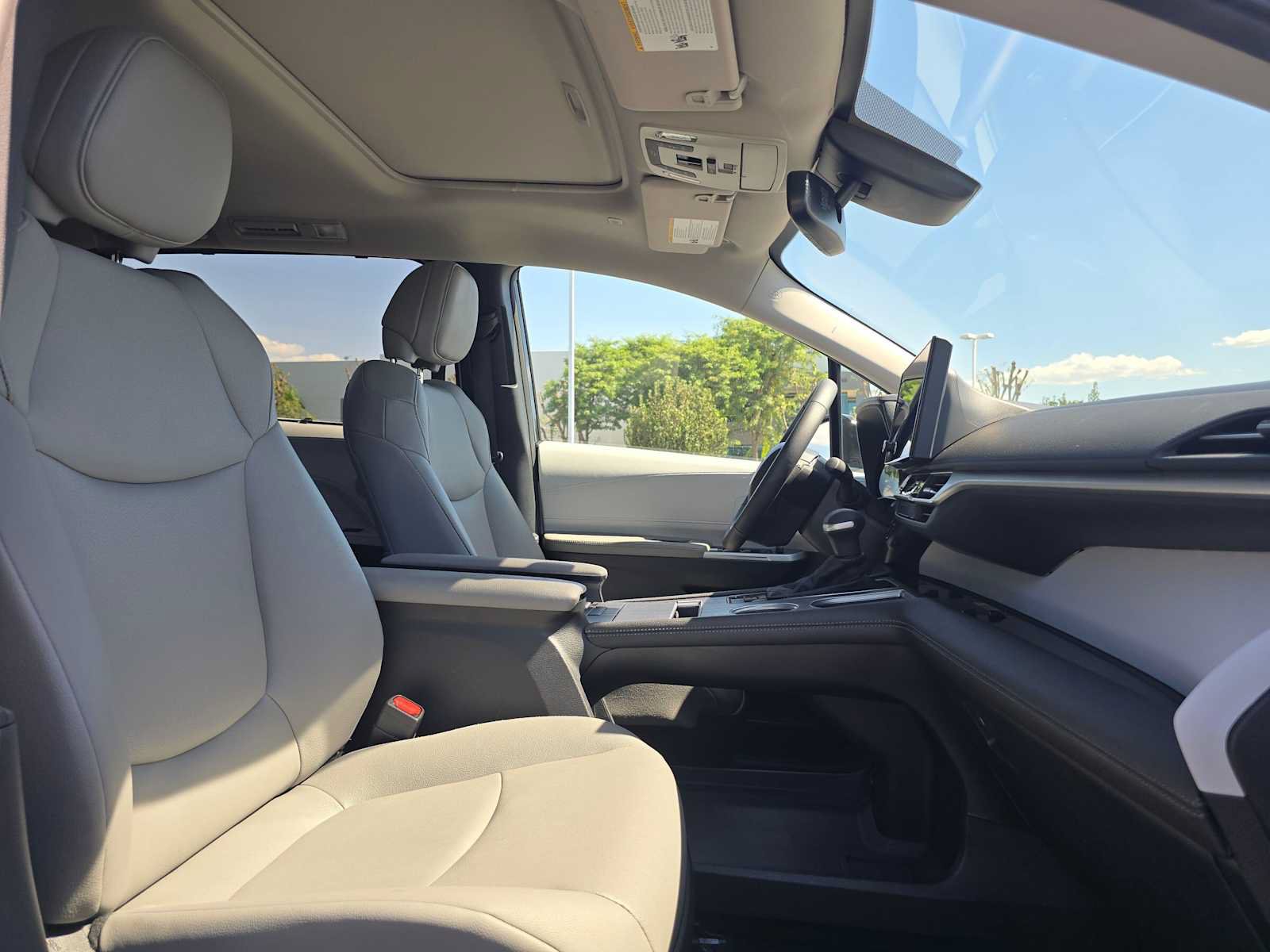 Certified 2026 Toyota Sienna XLE FWD image 10