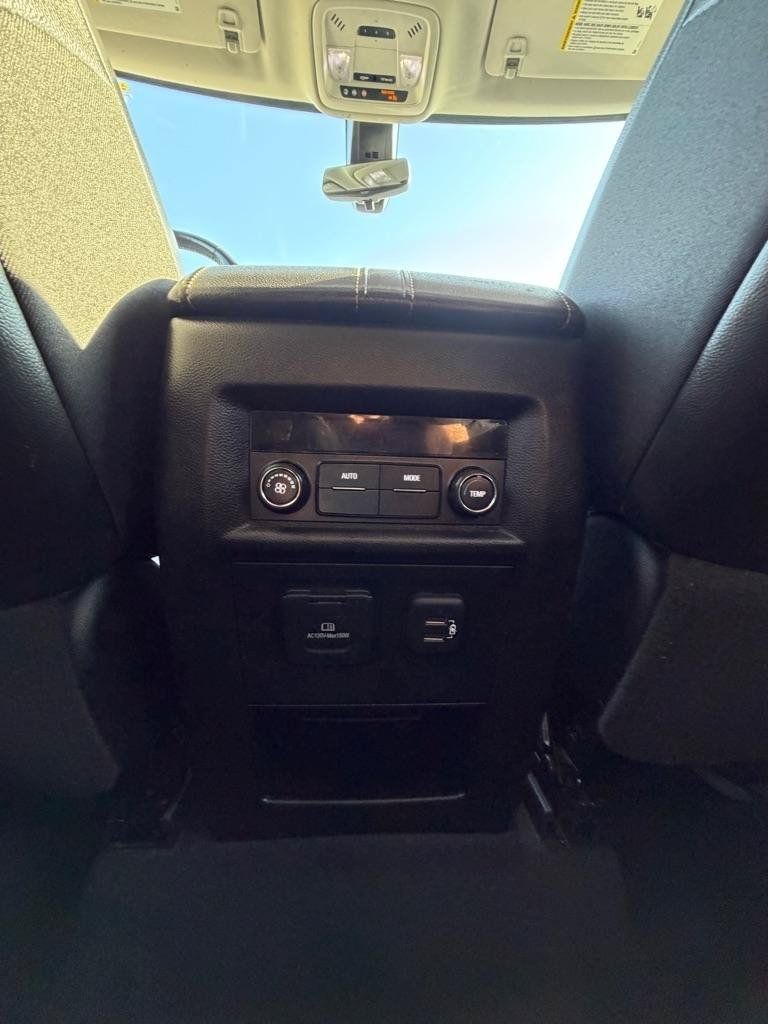 Used 2021 Chevrolet Traverse LT w/ LT Premium Package AWD/4WD image 20