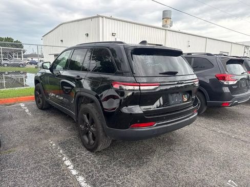 Used 2023 Jeep Grand Cherokee Altitude AWD/4WD image 5