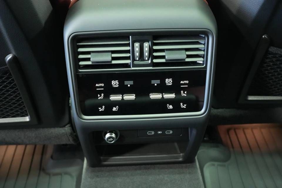 Certified 2026 Porsche Cayenne Coupe AWD/4WD image 26