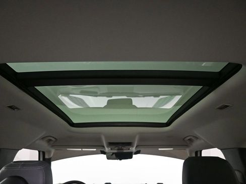 Used 2024 Land Rover Defender 110 X-Dynamic SE image 19