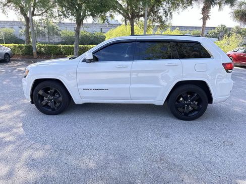 Used 2015 Jeep Grand Cherokee Altitude image 3