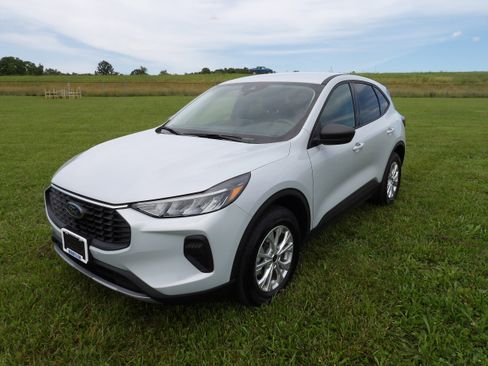 Used 2025 Ford Escape Active image 3