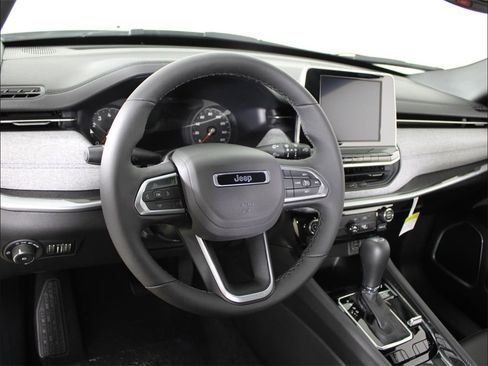 New 2025 Jeep Compass Latitude image 14