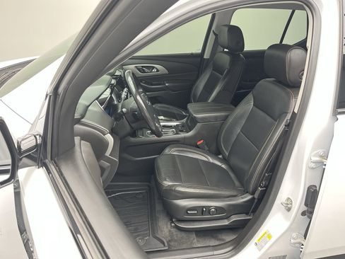 Used 2020 Chevrolet Traverse RS w/ LPO, Floor Liner Package image 9