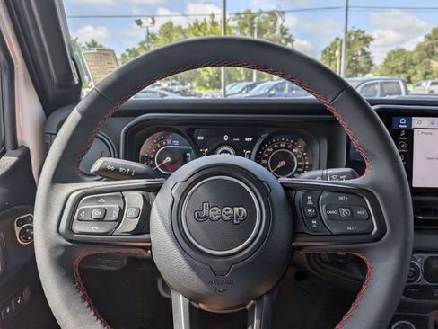 Used 2024 Jeep Gladiator Rubicon w/ Steel Bumper Group AWD/4WD image 22