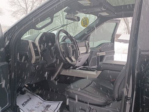 Used 2022 Ford F250 Lariat w/ Black Appearance Package image 8