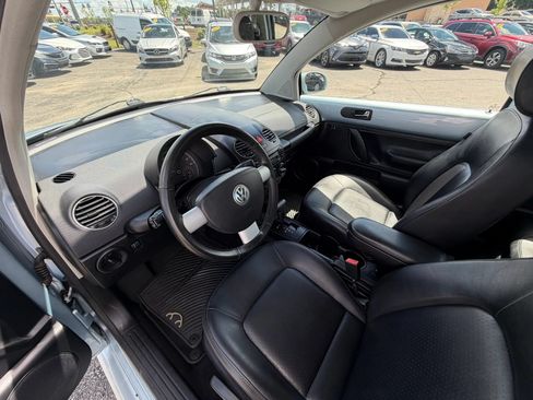 Used 2009 Volkswagen Beetle Coupe FWD image 19