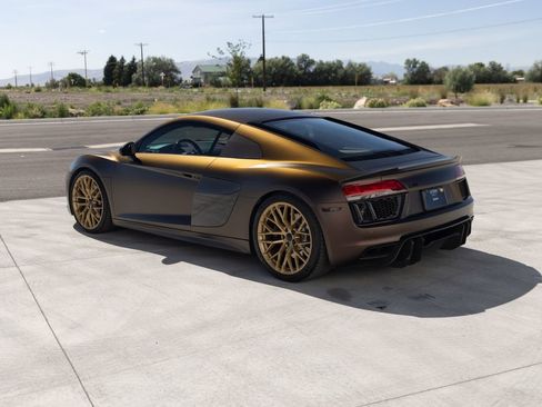 Used 2017 Audi R8 V10 w/ Carbon Exterior Package AWD/4WD image 8